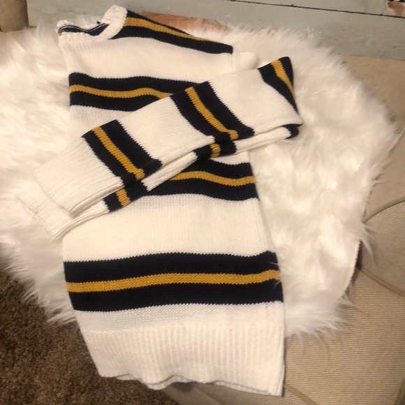 Tops - 🌟Tillys Soft Sweater🌟